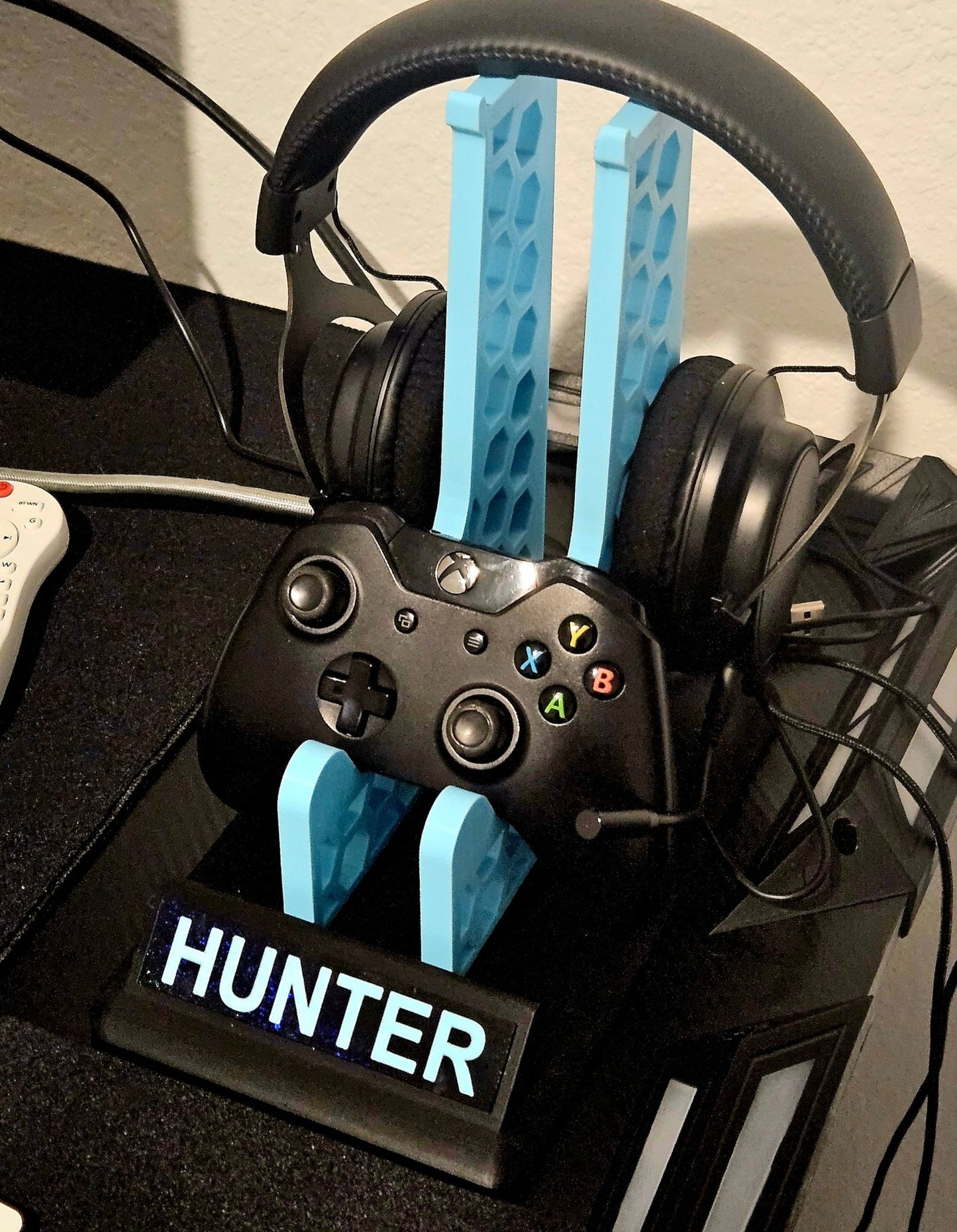 Universal Xbox Controller | Universal Playstation Controller Holder | Nintendo Switch Controller Holder | Universal Headphone Holder | Custom Gamertag | Custom Colors Console Accessories Stand - Galaxy OutlawsUniversal Xbox Controller | Universal Playstation Controller Holder | Nintendo Switch Controller Holder | Universal Headphone Holder | Custom Gamertag | Custom Colors Console Accessories StandController HolderBlackPurple