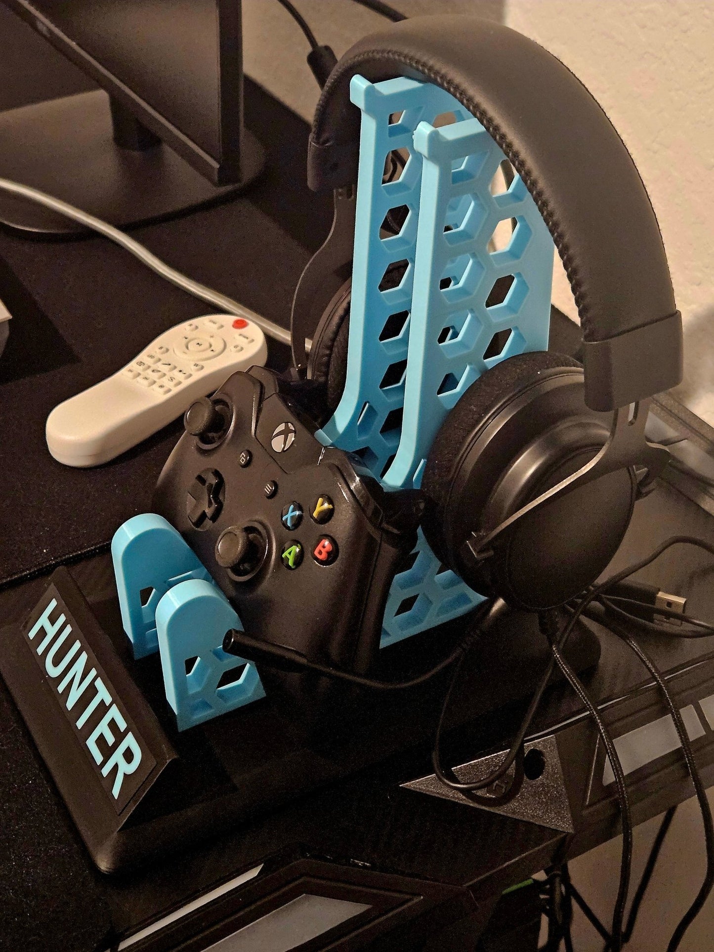 Universal Xbox Controller | Universal Playstation Controller Holder | Nintendo Switch Controller Holder | Universal Headphone Holder | Custom Gamertag | Custom Colors Console Accessories Stand - Galaxy OutlawsUniversal Xbox Controller | Universal Playstation Controller Holder | Nintendo Switch Controller Holder | Universal Headphone Holder | Custom Gamertag | Custom Colors Console Accessories StandController HolderBlackPurple